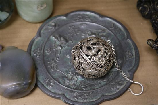 A quantity of Chinese hardstone flowers, bowls, etc